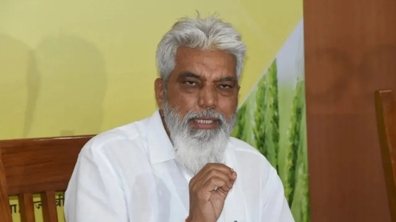 Dadaji Bhuse at a public address
