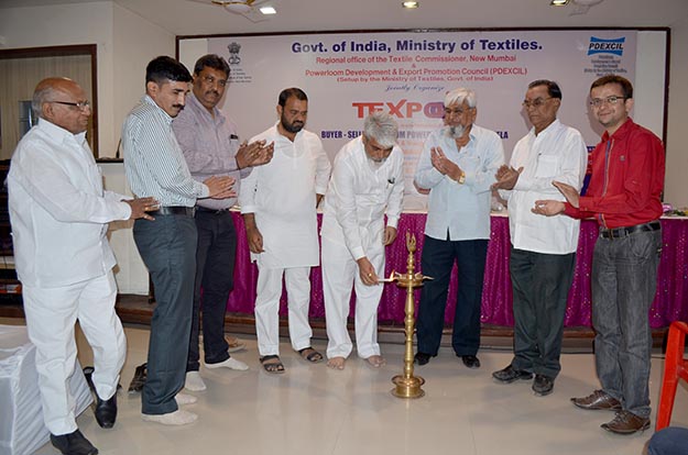 Dadaji Bhuse at Malegaon mandi — trade visit